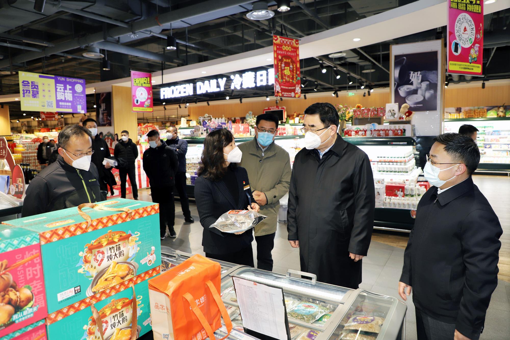 省国资委党委书记、主任满慎刚到问鼎在线银座济南玉函店调研
