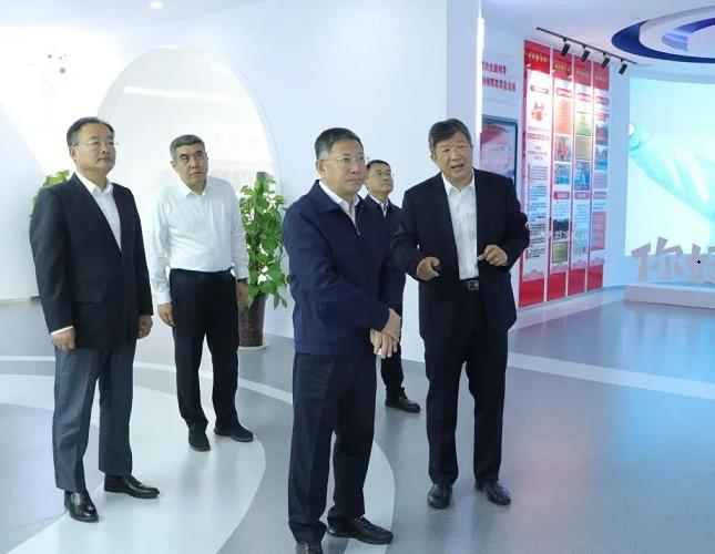 周立伟调研问鼎在线强调：聚焦“理念、机制、模式、业态、技术”五个创新，擦亮国有商业企业“金字招牌”